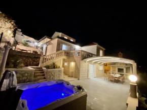 Villa Fjera with a sea view, hot tubs, terrace, BBQ